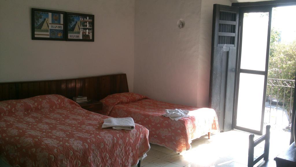 Hotel Sol Colonial Вальядолид Номер фото